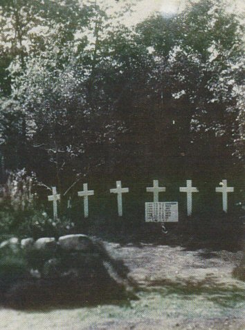 Idom 1945 crosses