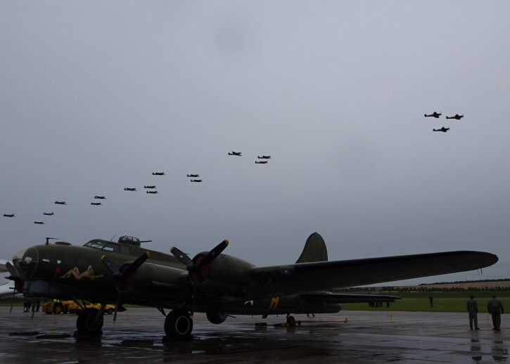 Spitfires + B-17